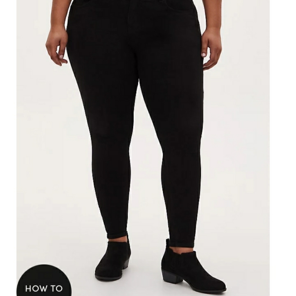 **NWT** TORRID Bombshell Skinny Jeans